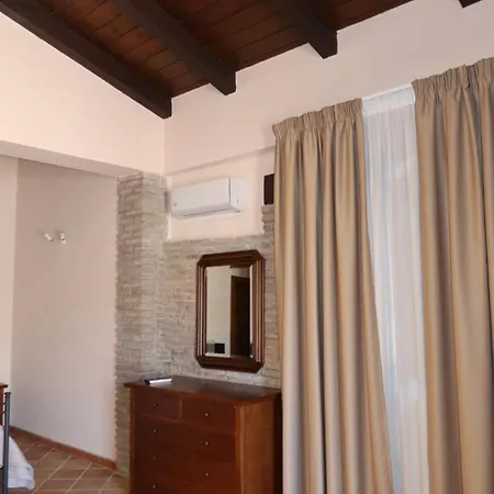 La Corte Dei Sabatini Pietrapaola