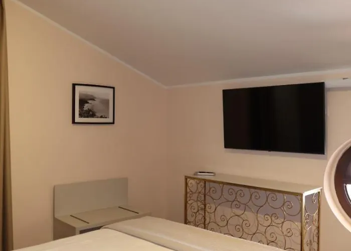 La Corte Dei Sabatini Pietrapaola